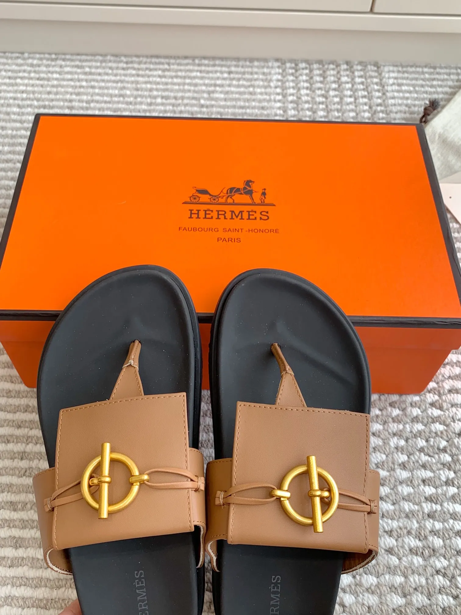 👟👟Ex-factory price 480👟👟 Hermes 〰️H chypre series Kelly buckle slippers Quality Upper: imported calfskin/palmprint cowhide/imported cowhide Foot pads imported silk cowhide, original molded outsole Female size: 35-42